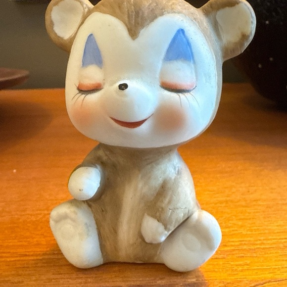 Vintage Lefton Porcelain Bear Figurine Anthropomorphic - Picture 2 of 7